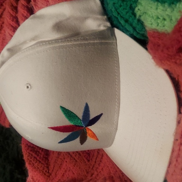 Vintage Other - Beautiful vibrant colored embroidery on this crispy clean 420 cannabis cap
